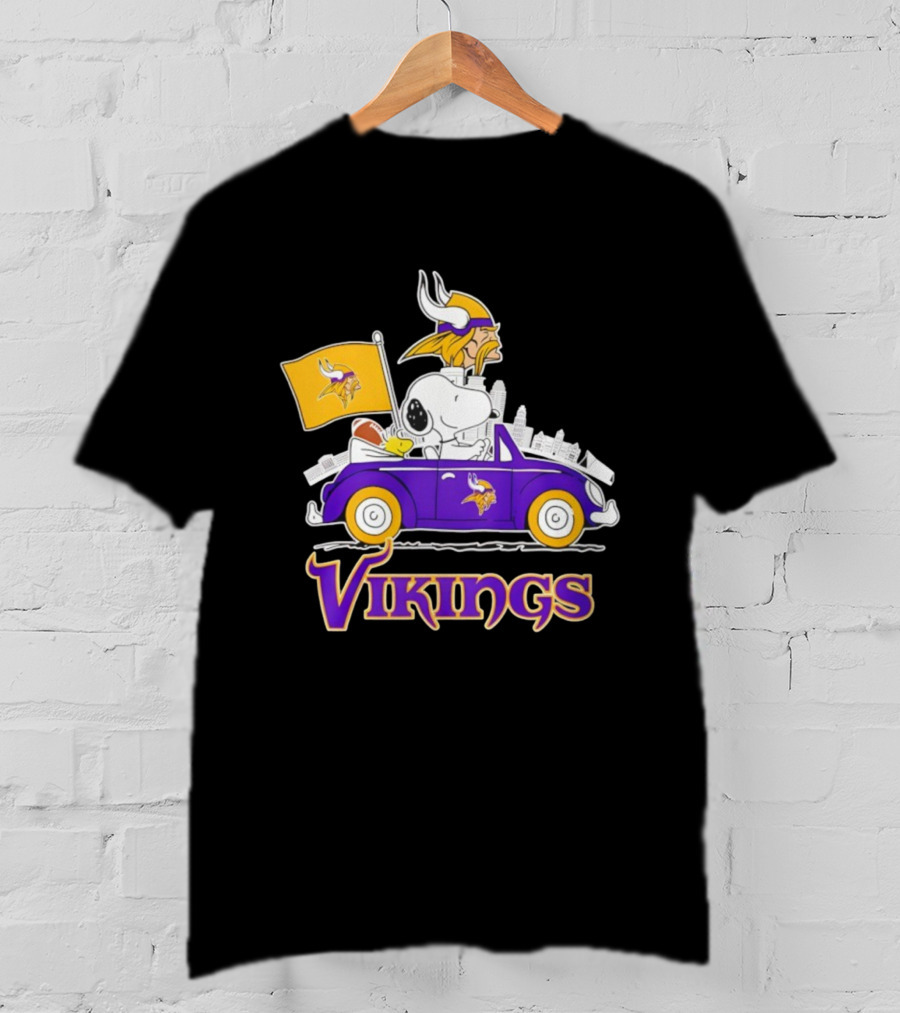 Minnesota Vikings Snoopy Woodstock Driving Purple Car Fan Art T-Shirt