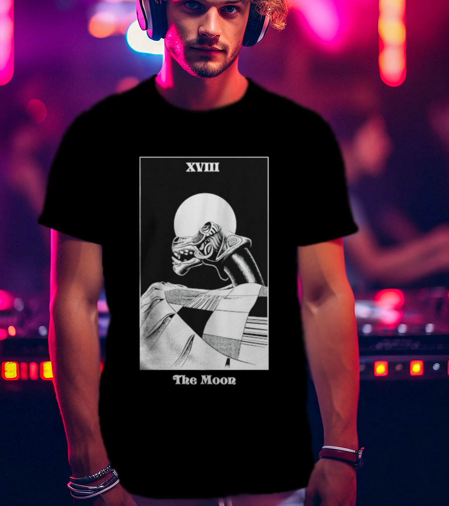 Summerisle Arcana The Moon XVIII Ancient Dragon And Full Moon Tarot Card T-Shirt