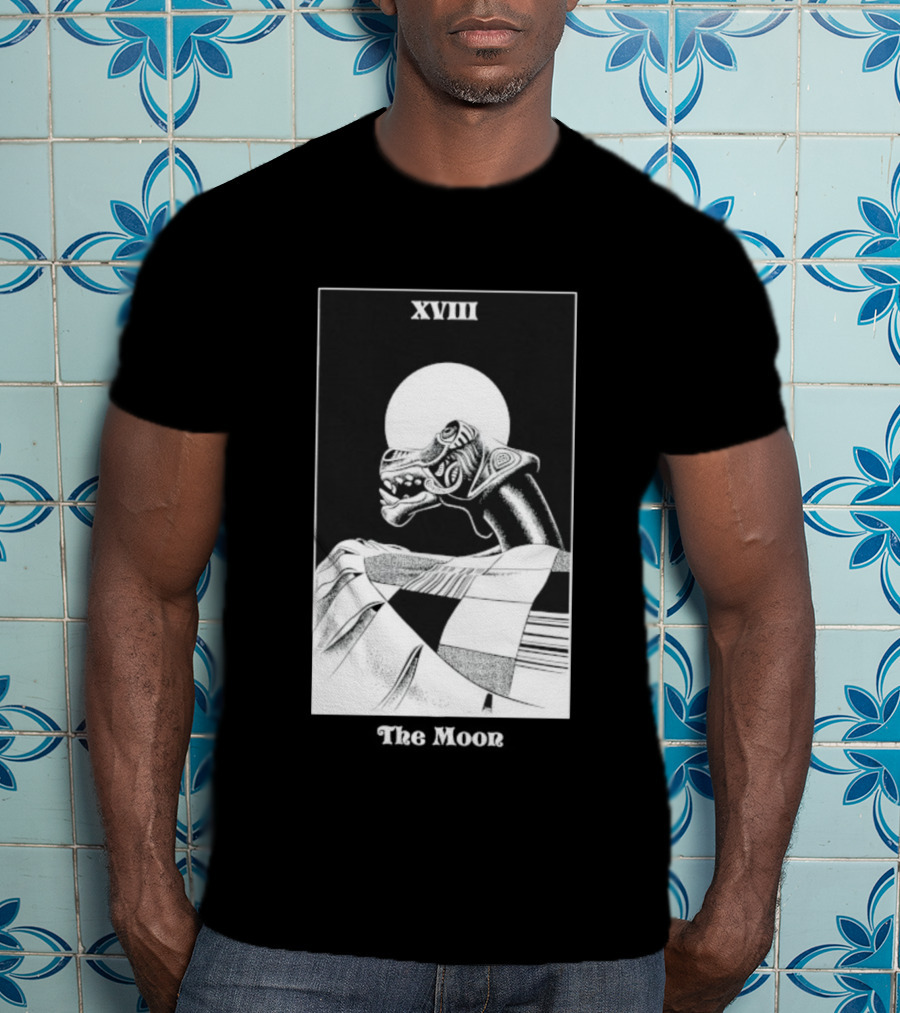 Summerisle Arcana The Moon XVIII Ancient Dragon And Full Moon Tarot Card T-Shirt