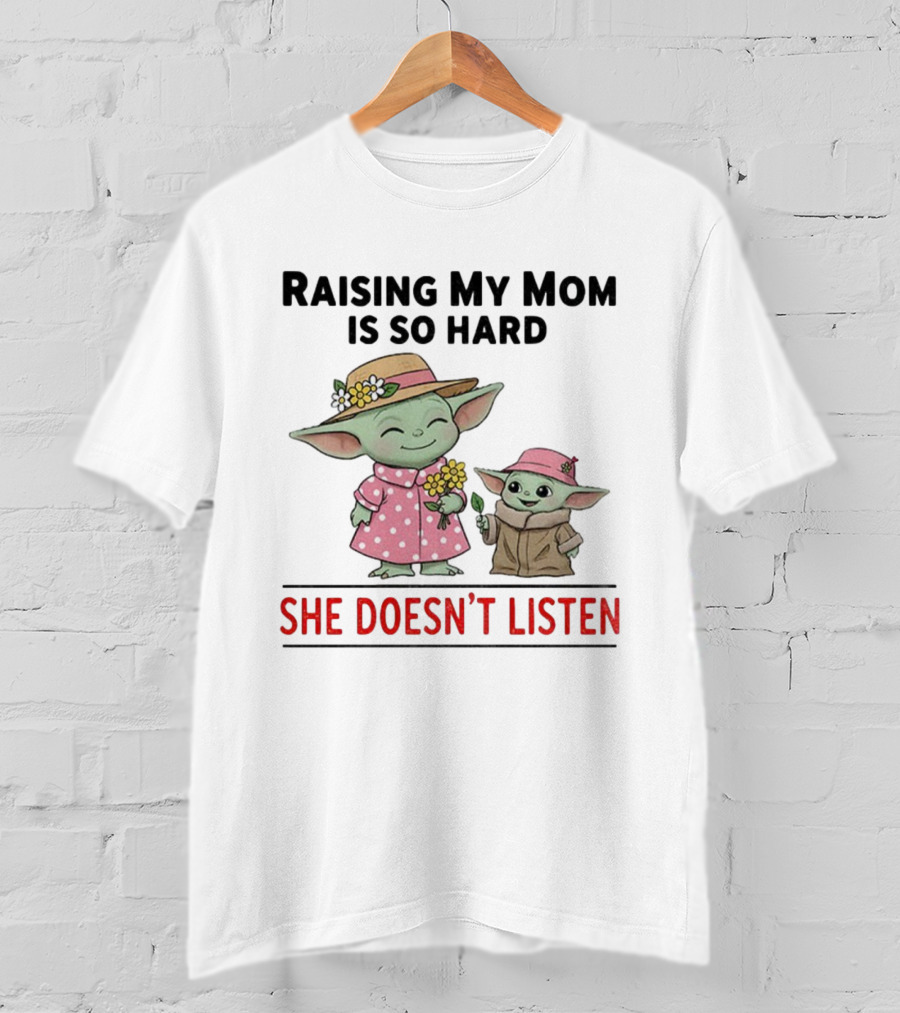 Raising My Mom Is So Hard She Doesn’t Listen Baby Yoda Christmas T-Shirt