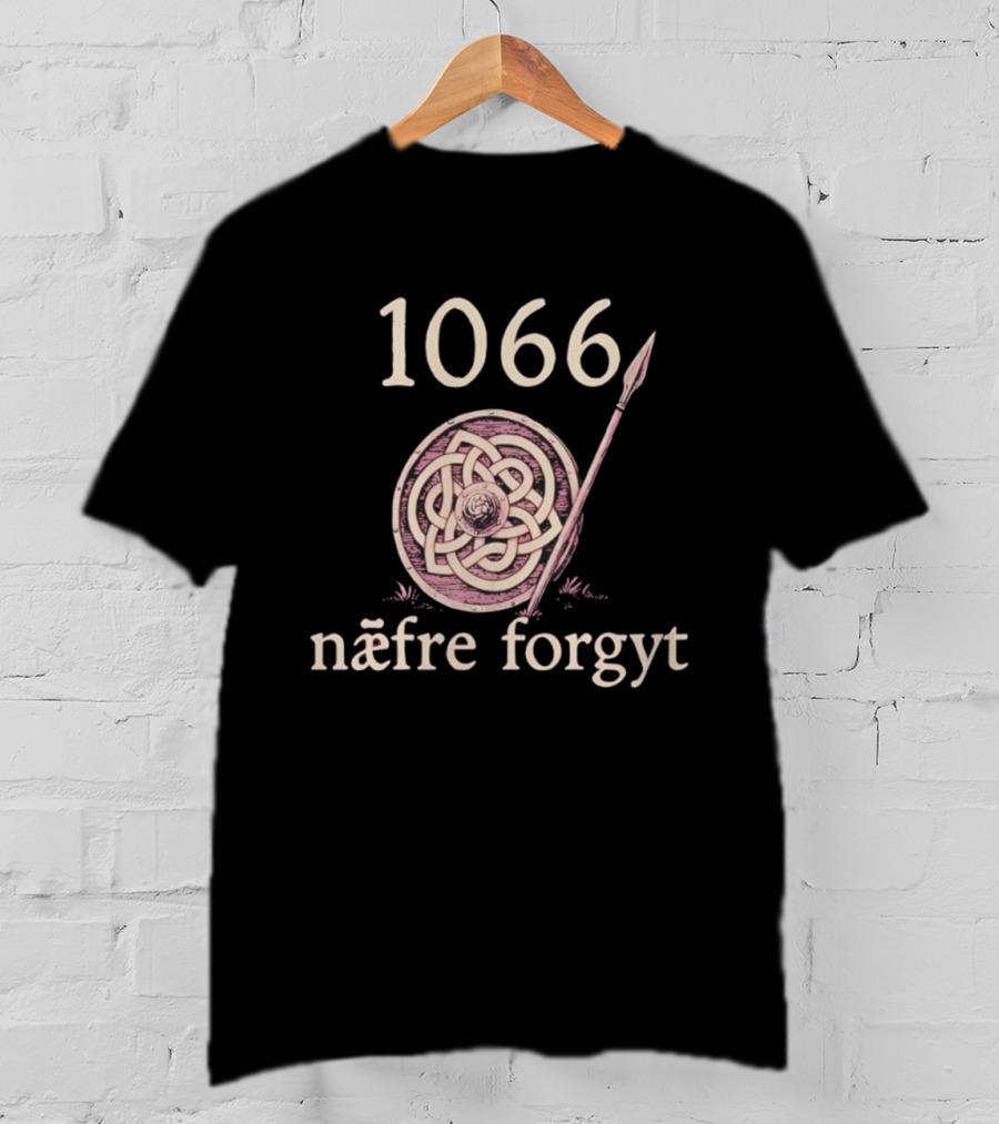 1066 Næfre Forgyt Battle Of Hastings Shield And Spear T-Shirt