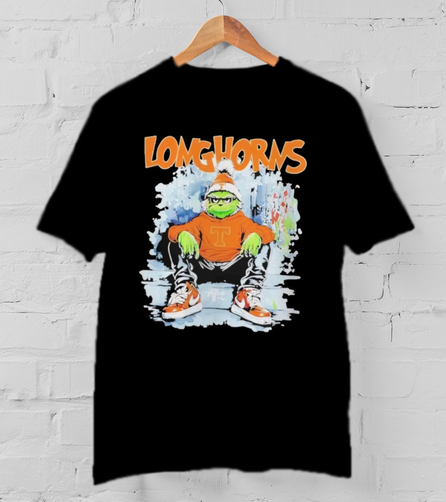 Texas Longhorns Christmas 2025 Grinch Sitting On Steps T-Shirt