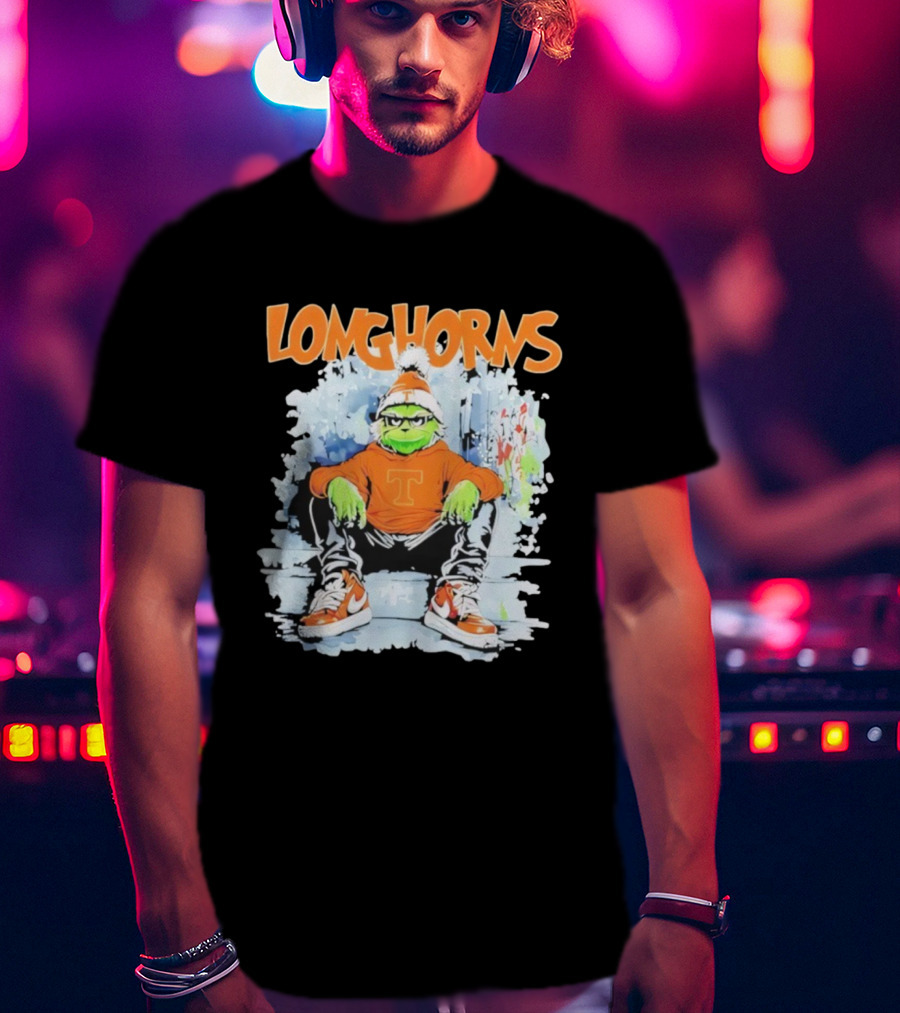Texas Longhorns Christmas 2025 Grinch Sitting On Steps T-Shirt