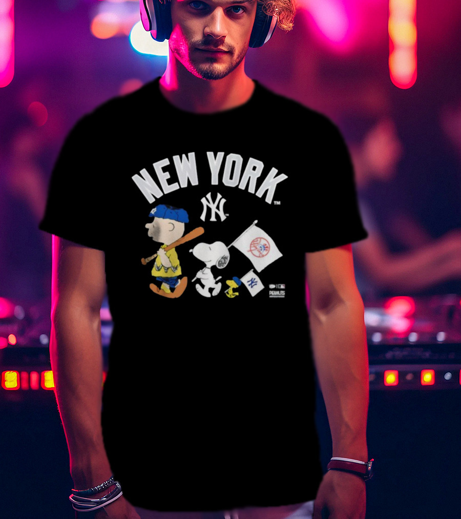 New York Yankees Peanuts Characters Baseball Flag T-Shirt