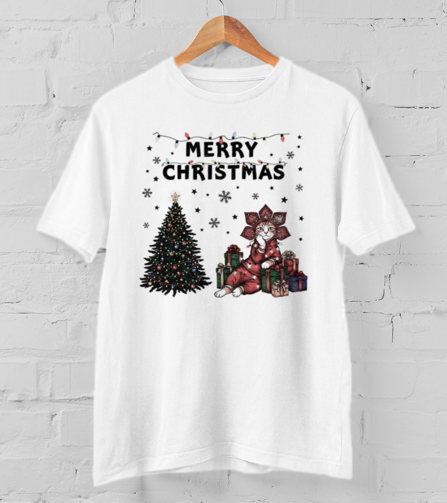 Cute Cat With Gifts Christmas Tree Lights Merry Christmas T-Shirt