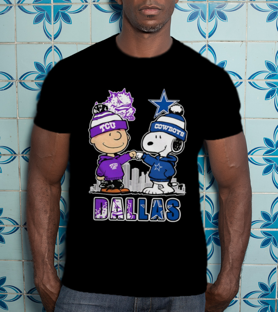 Charlie Brown Snoopy TCU Horned Frogs Dallas Cowboys Fist Bump Skyline T-Shirt
