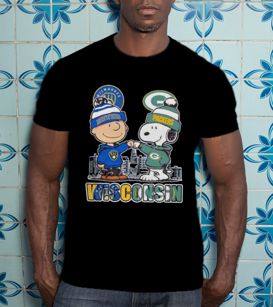 Charlie Brown Snoopy Wisconsin Milwaukee Brewers Green Bay Packers Apparel T-Shirt