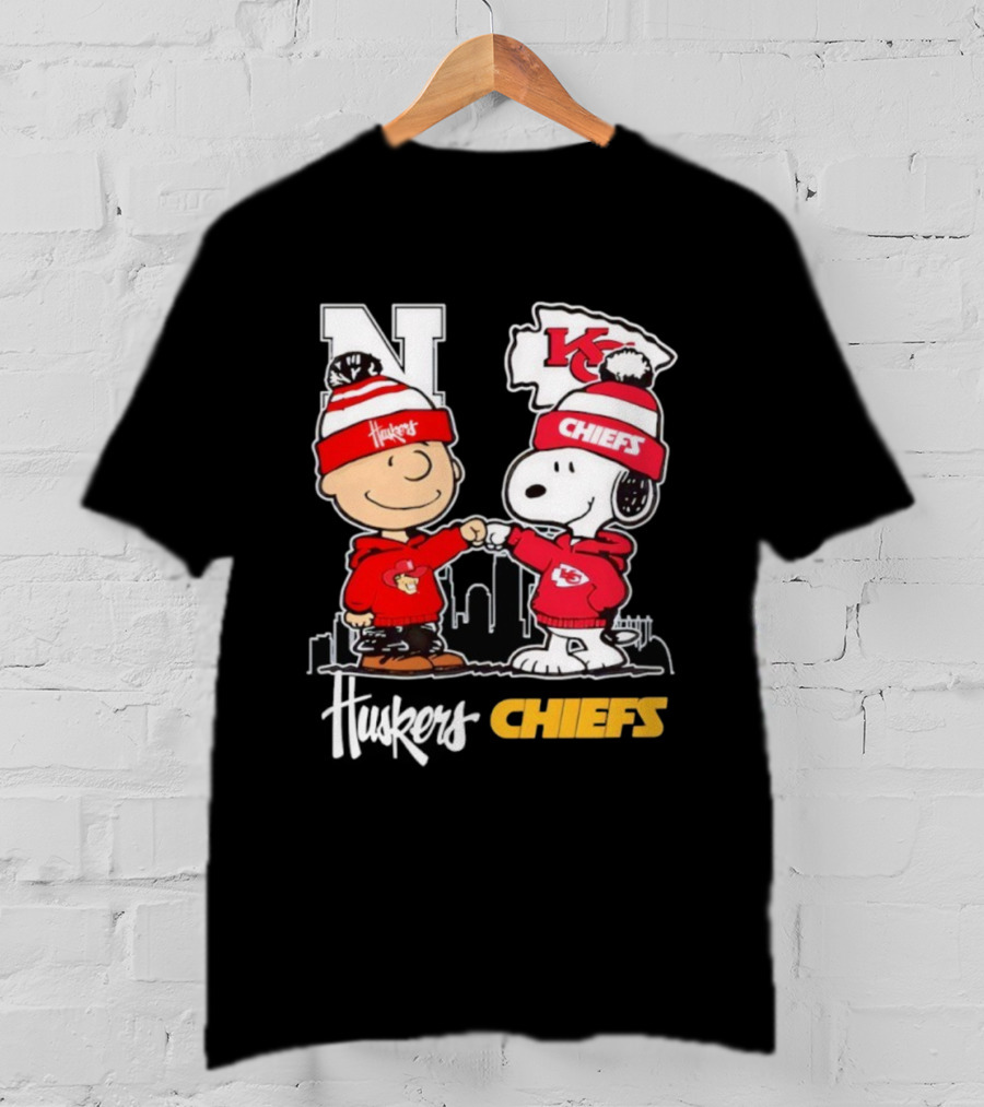 Charlie Brown Snoopy Nebraska Cornhuskers Kansas City Chiefs Husker Chiefs Team Spirit Icons T-Shirt