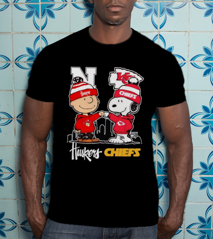 Charlie Brown Snoopy Nebraska Cornhuskers Kansas City Chiefs Husker Chiefs Team Spirit Icons T-Shirt