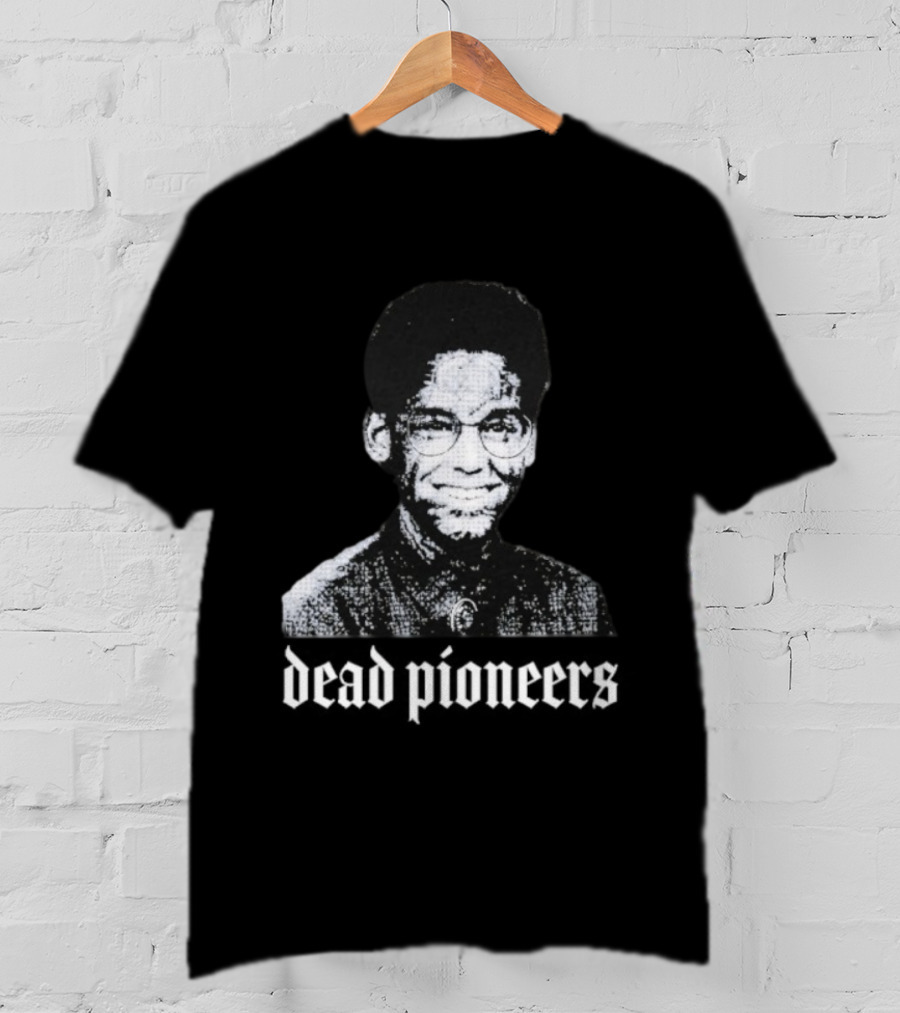 Dead Pioneers Retro-Style Old School Pioneers Face T-Shirt