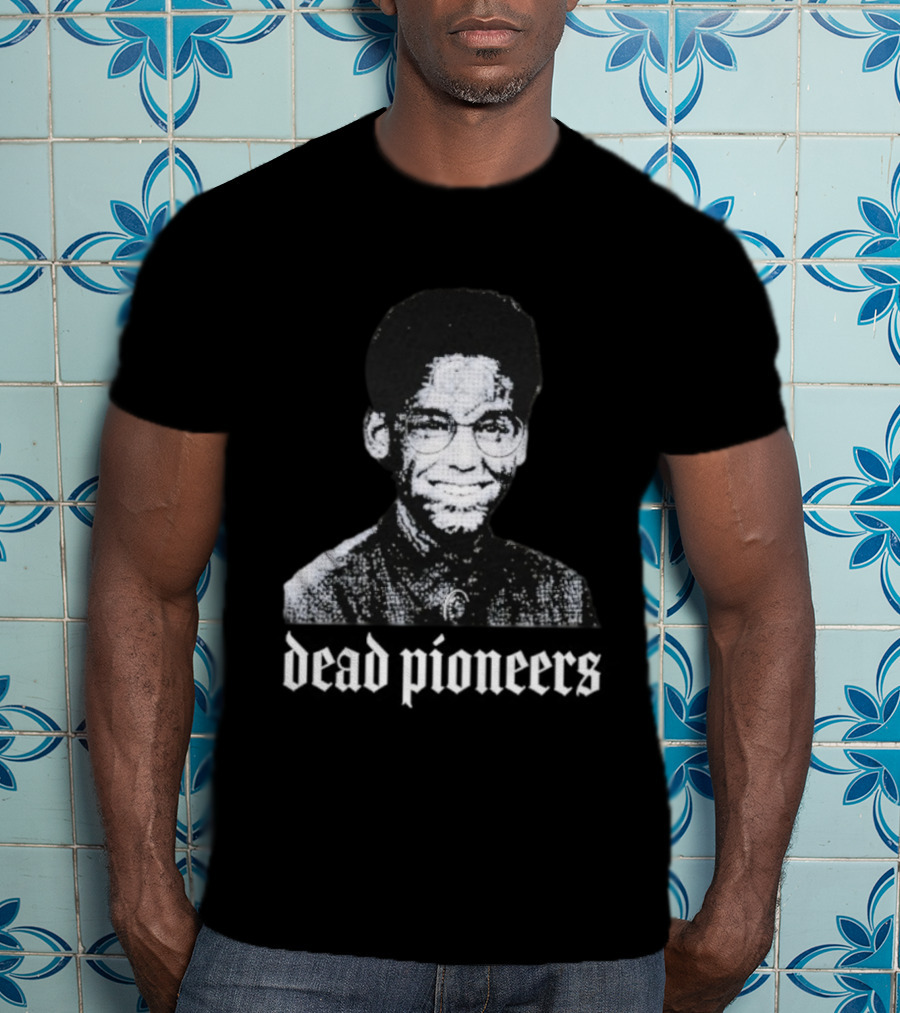 Dead Pioneers Retro-Style Old School Pioneers Face T-Shirt