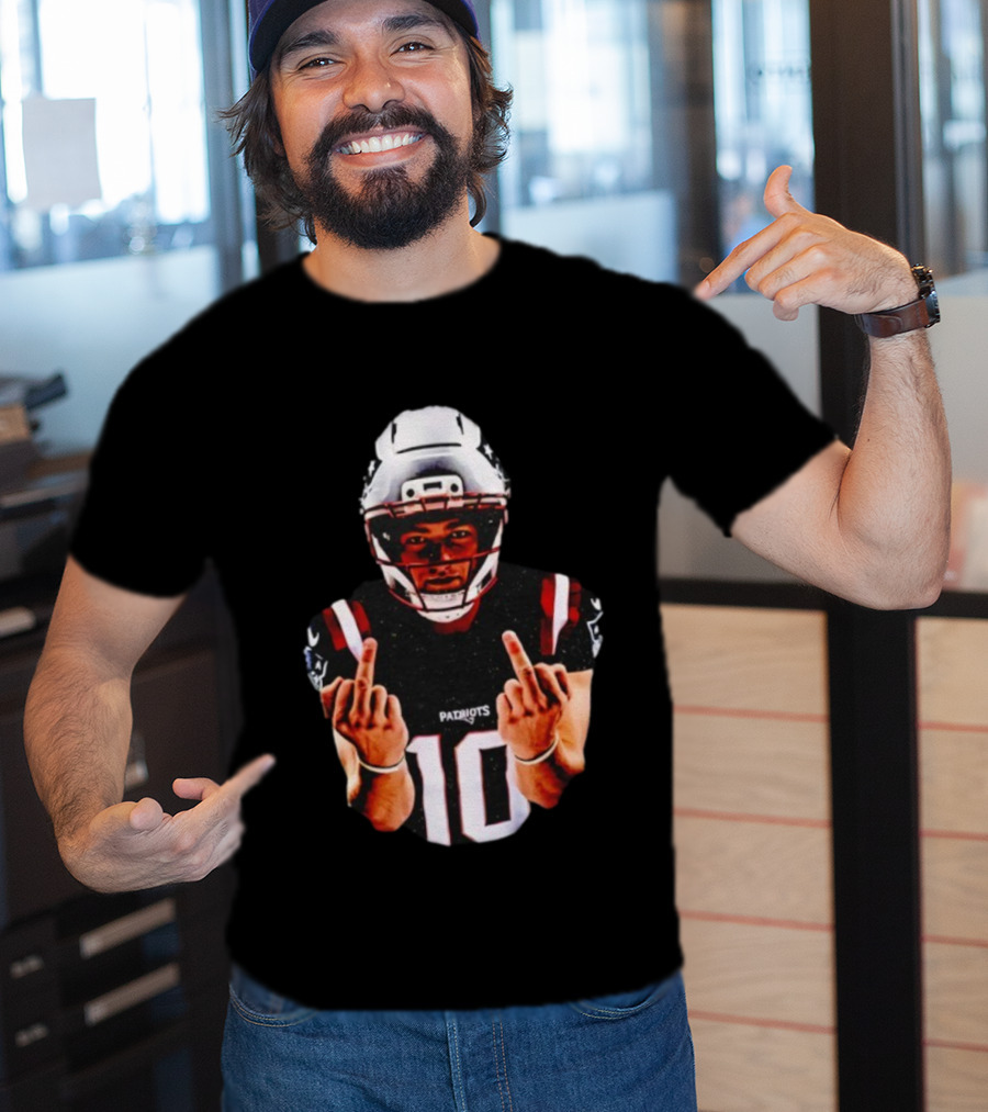 Tom Brady New England Patriots Middle Finger Gesture T-Shirt