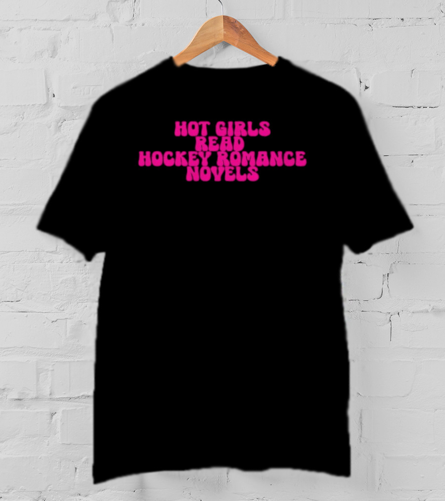 Hot Girls Read Hockey Romance Novels T-Shirt