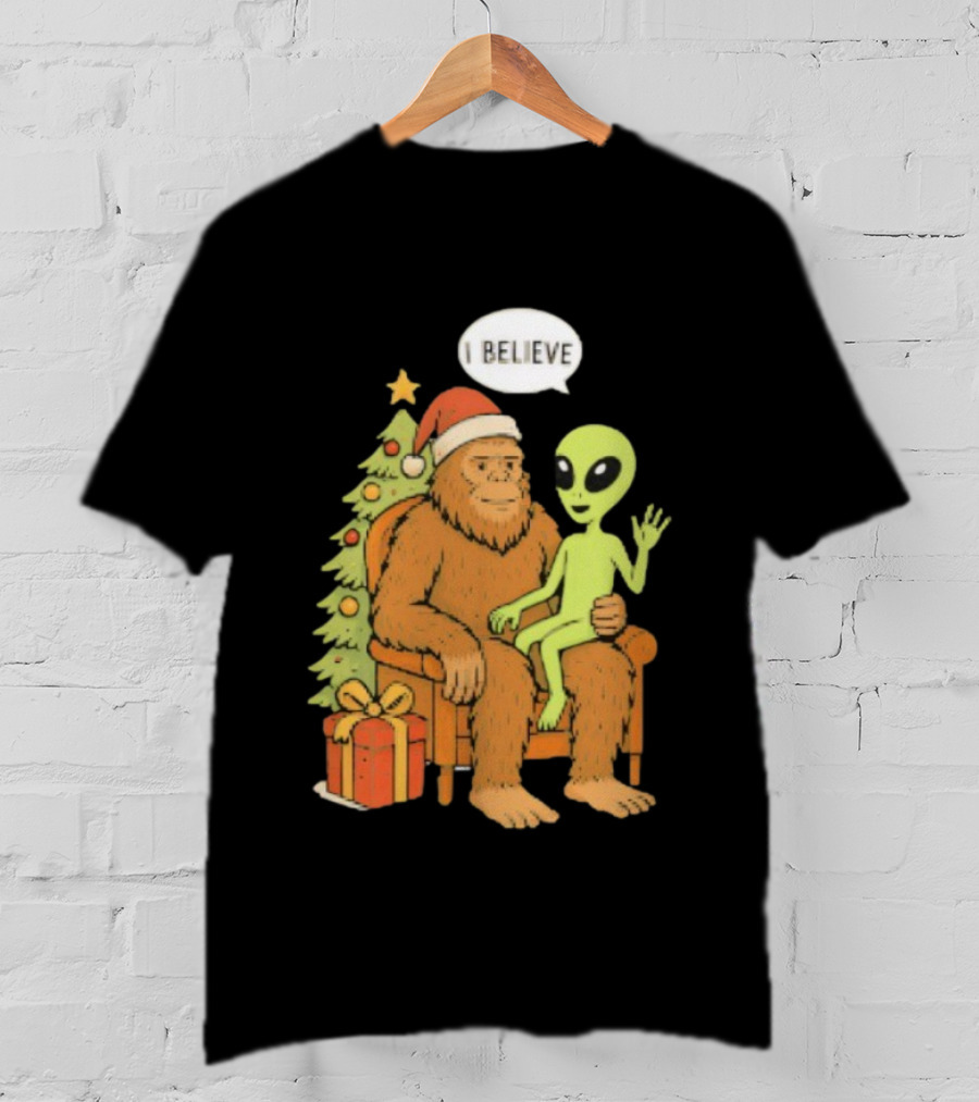 Santa Bigfoot Alien UFO I Believe Paranormal Christmas T-Shirt