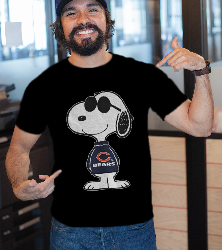 Peanut Snoopy Chicago Bears Football NFL 2025 T-Shirt