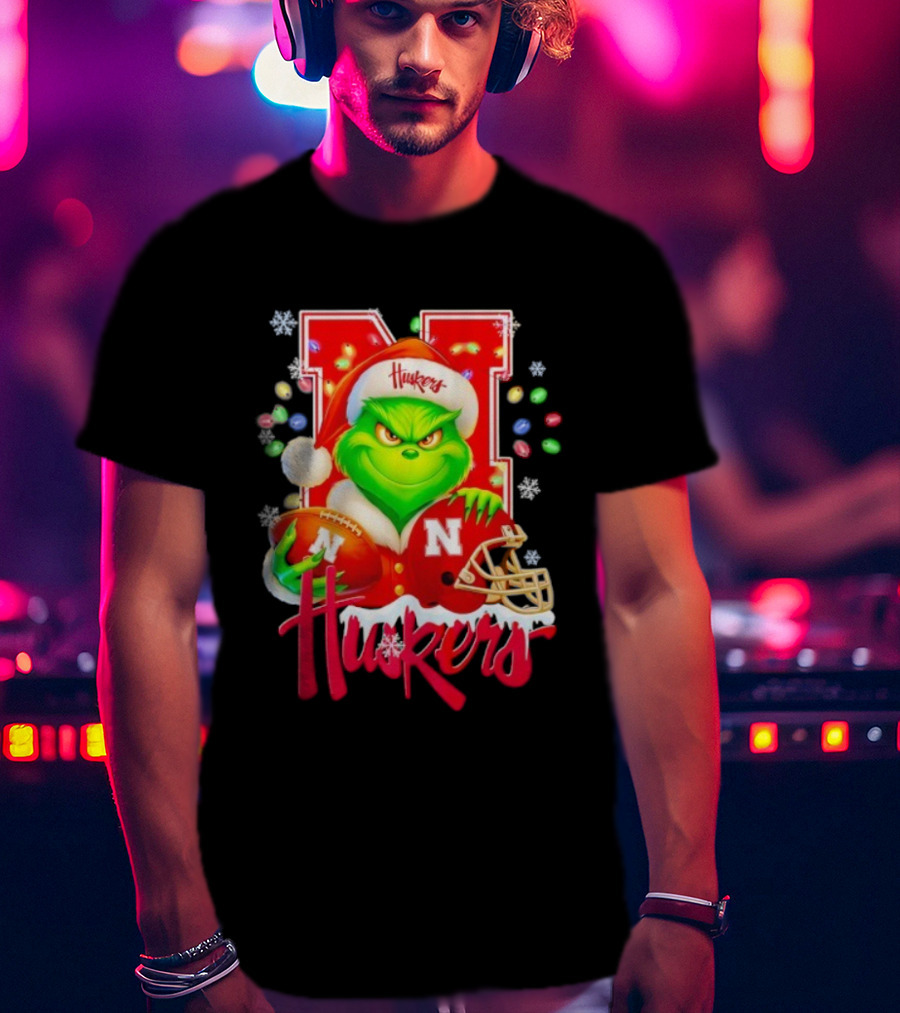 Grinch Santa With Nebraska Cornhuskers Helmet And Football Merry Christmas Huskers T-Shirt