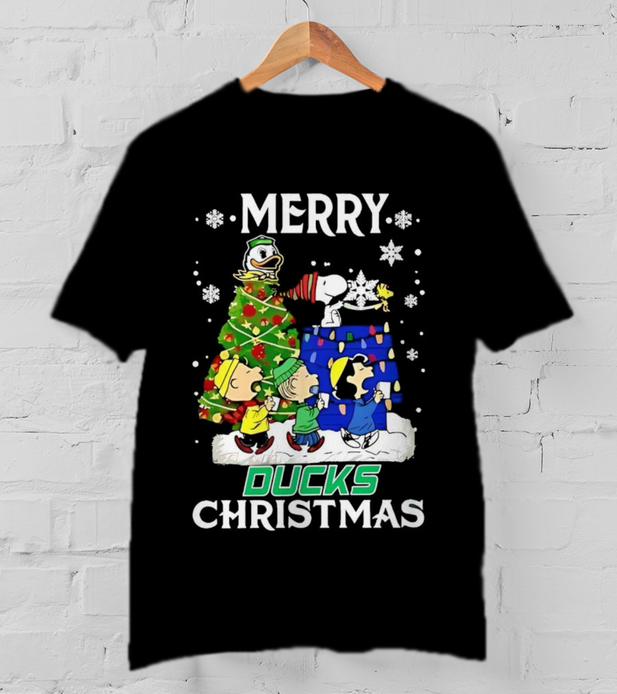 Merry Snoopy And Friends Oregon Ducks Christmas T-Shirt