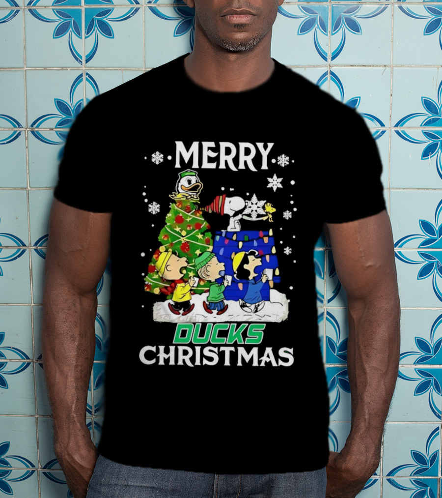 Merry Snoopy And Friends Oregon Ducks Christmas T-Shirt
