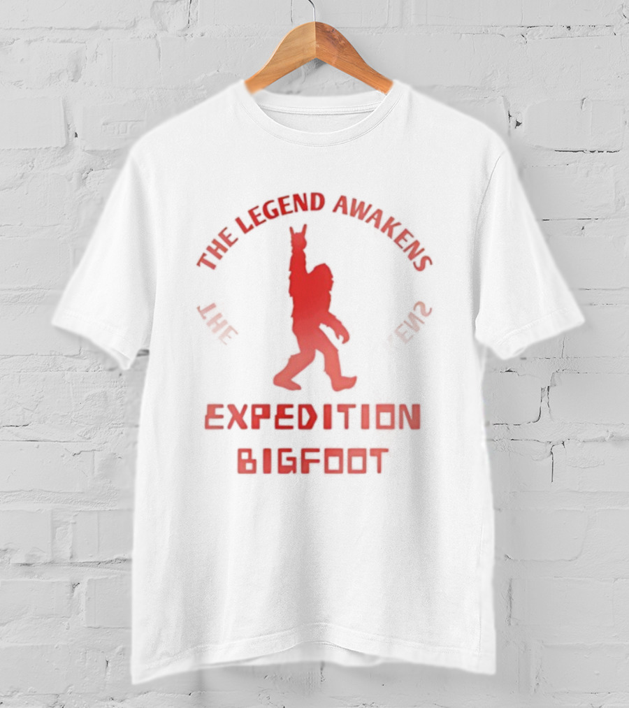 The Legend Awakens Expedition Bigfoot Bluff Creek Encounter 1976 T-Shirt