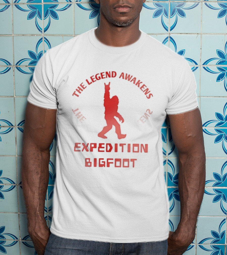 The Legend Awakens Expedition Bigfoot Bluff Creek Encounter 1976 T-Shirt