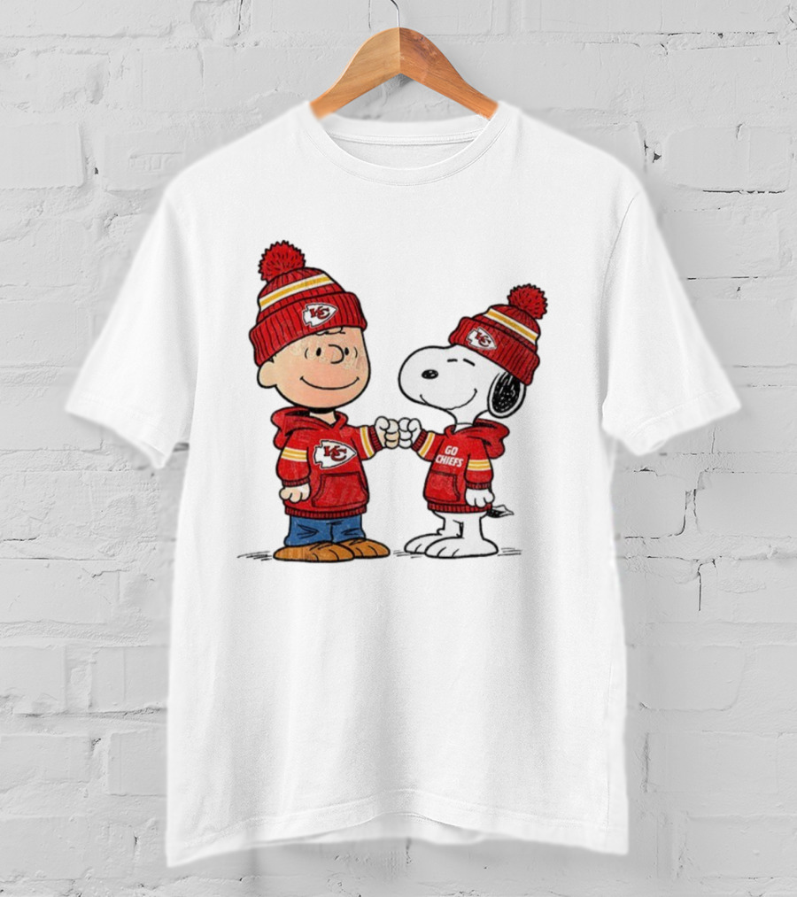 Charlie Brown Snoopy Go Chiefs Kansas City Super Bowl Fist Bump T-Shirt