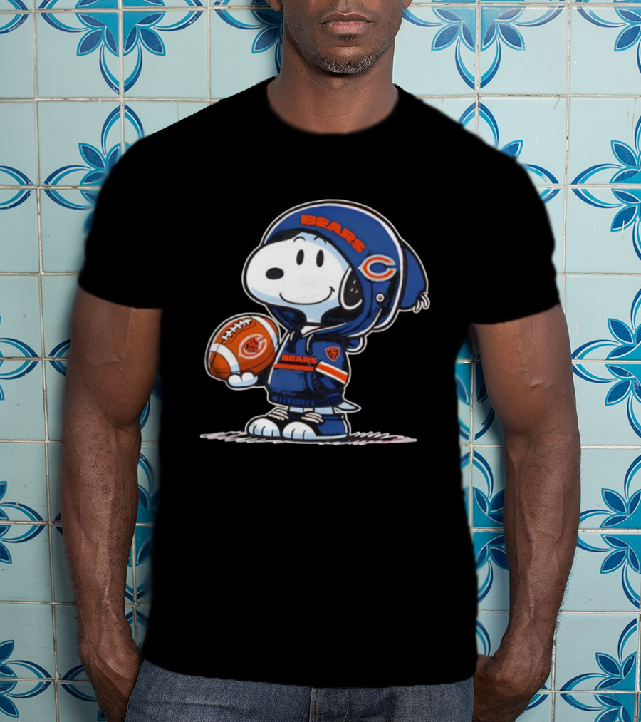 Snoopy Bears Chicago Football Peanuts Fan Gear T-Shirt