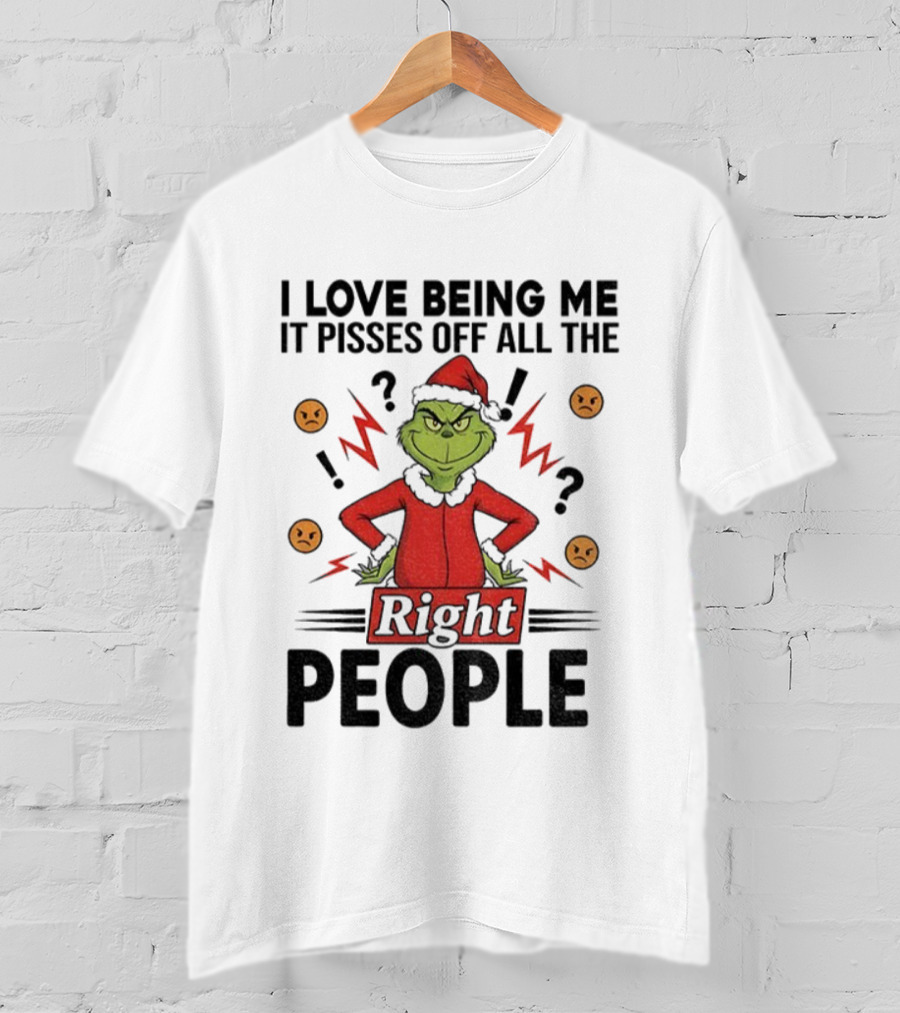 Grinch Love Being Me Pisses Off All The Right People Merry Christmas T-Shirt