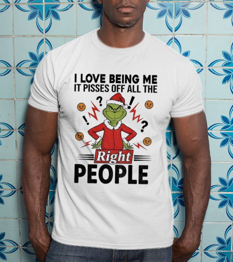 Grinch Love Being Me Pisses Off All The Right People Merry Christmas T-Shirt