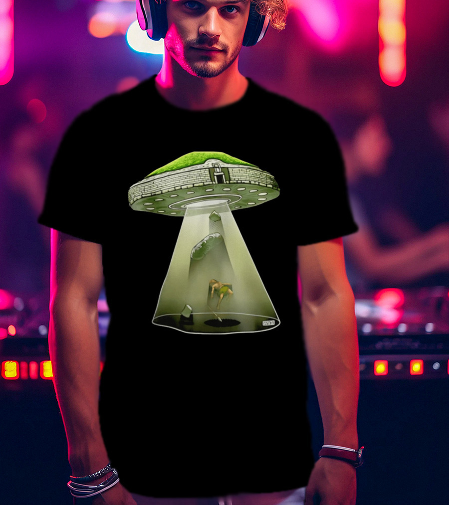 Newgrange UFO Encounter Ancient Aliens UAP Beam T-Shirt