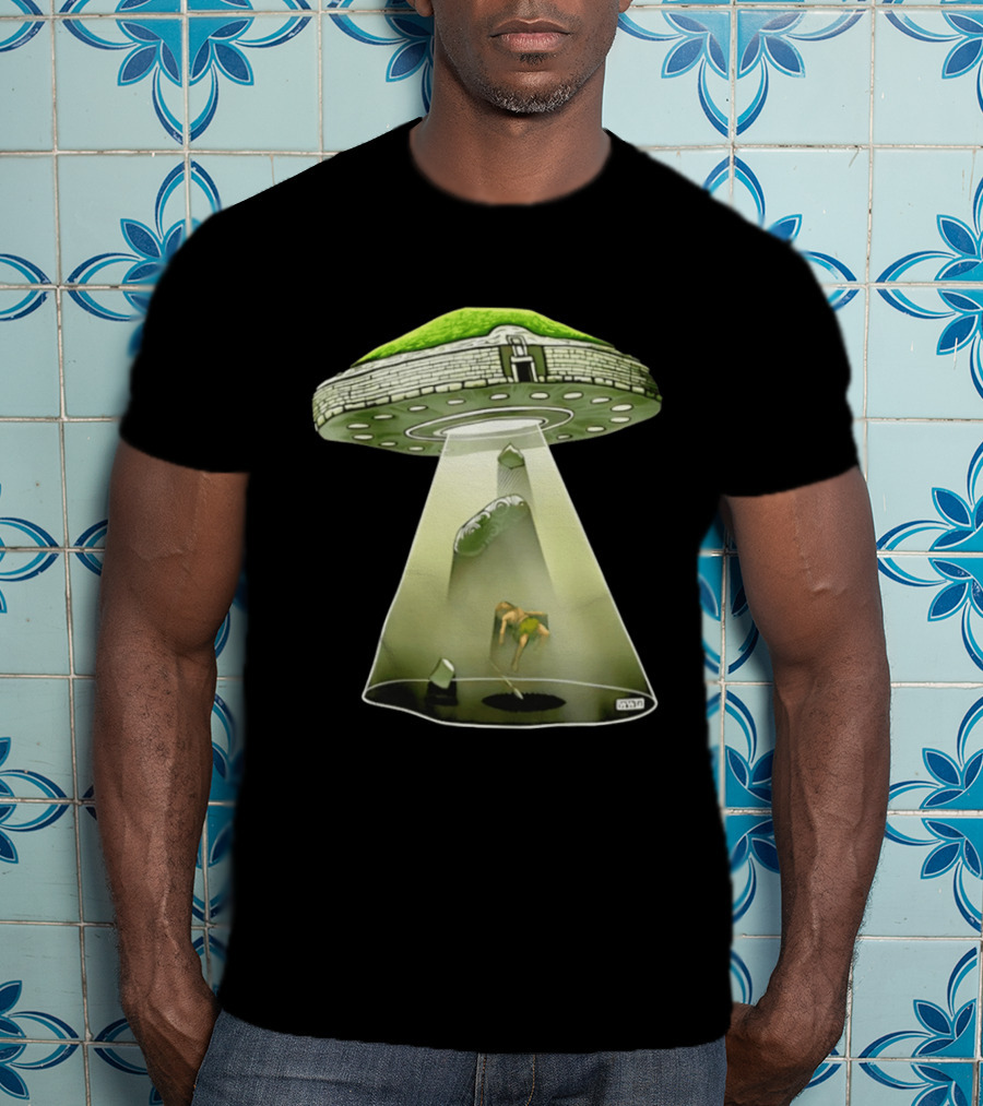Newgrange UFO Encounter Ancient Aliens UAP Beam T-Shirt