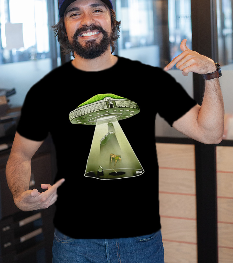 Newgrange UFO Encounter Ancient Aliens UAP Beam T-Shirt