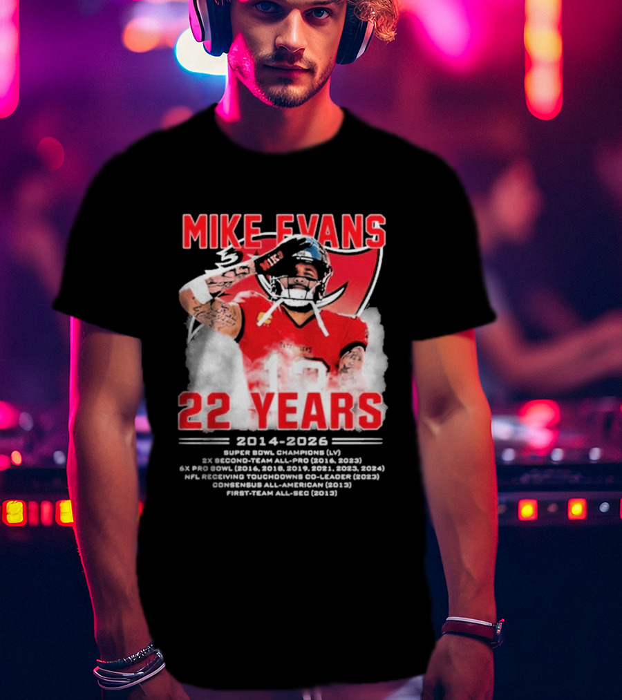 Mike Evans 22 Years 2014 2026 Red Jersey Salute Football Player T-Shirt