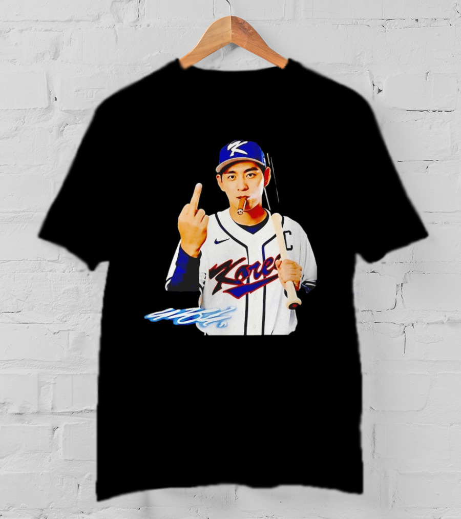 Korea World Baseball Jung Hoo Lee Smoking Cigar Middle Finger T-Shirt