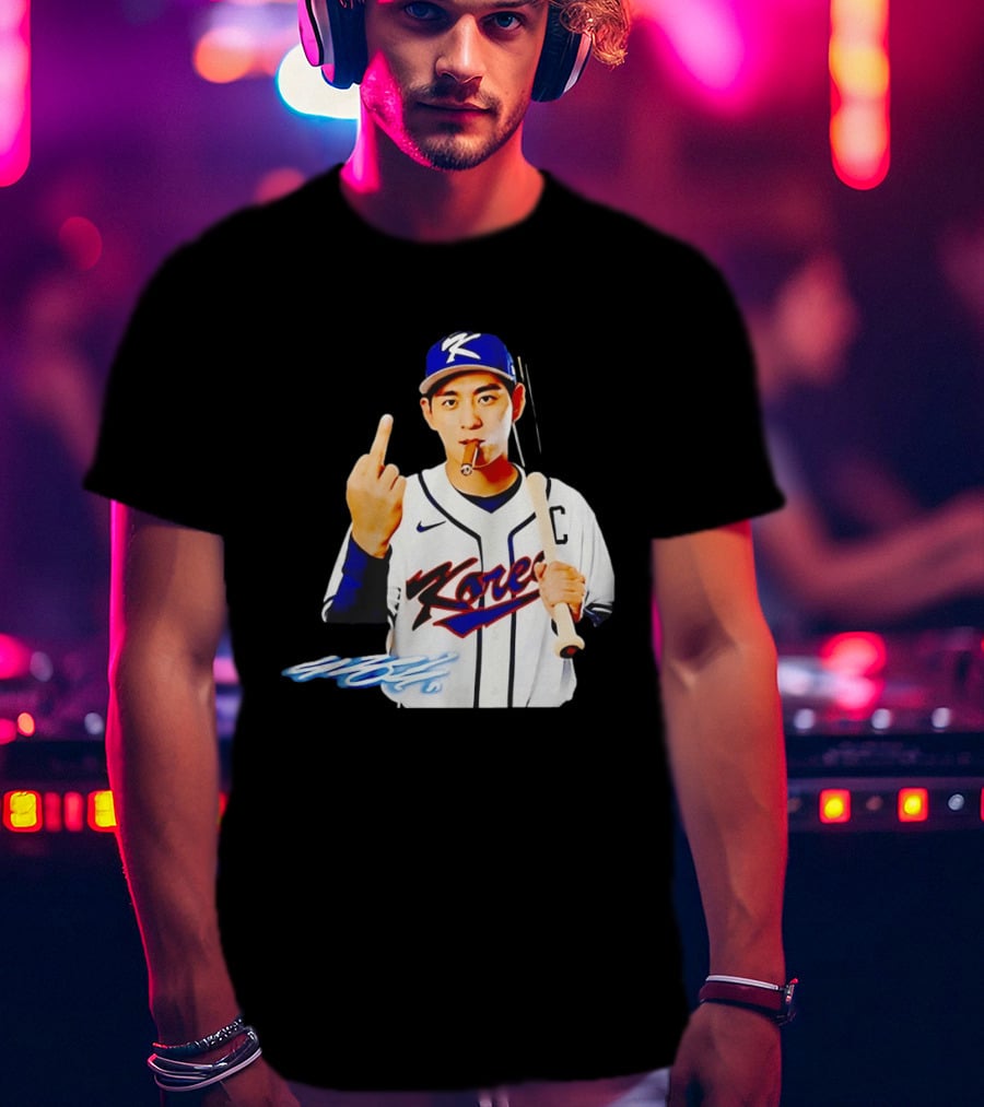 Korea World Baseball Jung Hoo Lee Smoking Cigar Middle Finger T-Shirt