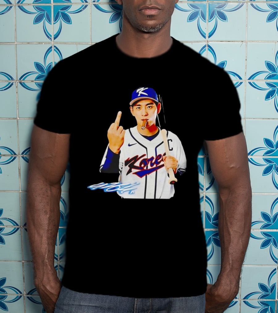 Korea World Baseball Jung Hoo Lee Smoking Cigar Middle Finger T-Shirt