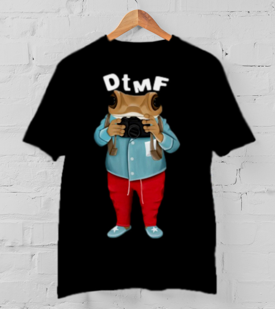 Bad Bunny Dtmf Voy A Mimir Frog Character With Camera T-Shirt