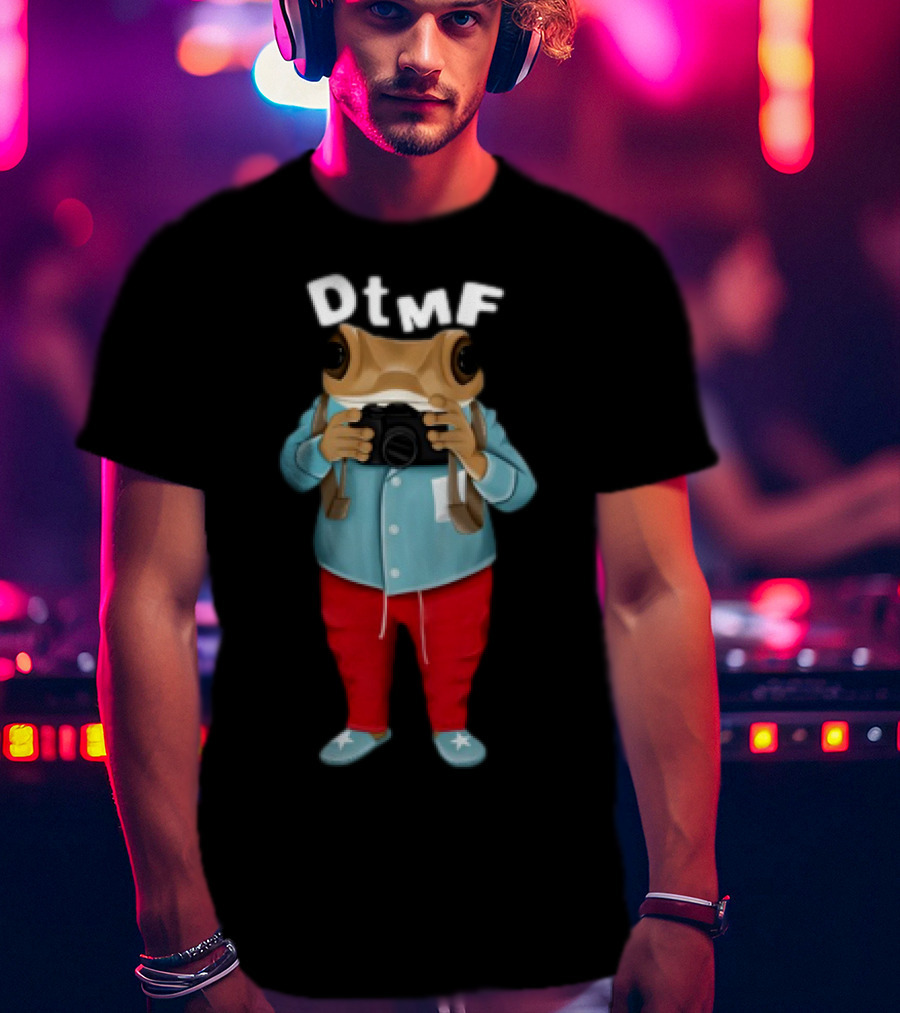 Bad Bunny Dtmf Voy A Mimir Frog Character With Camera T-Shirt