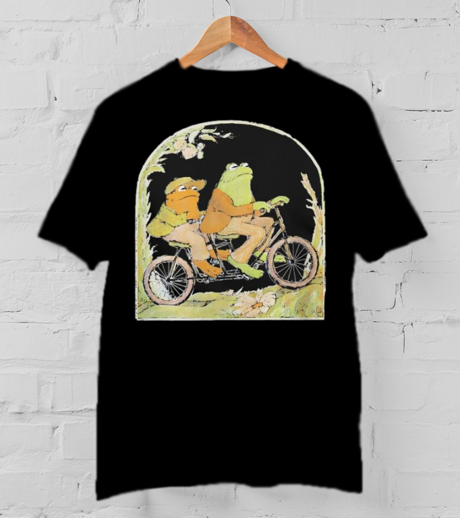 Frog And Toad Riding Vintage Bicycle Halloween Style T-Shirt