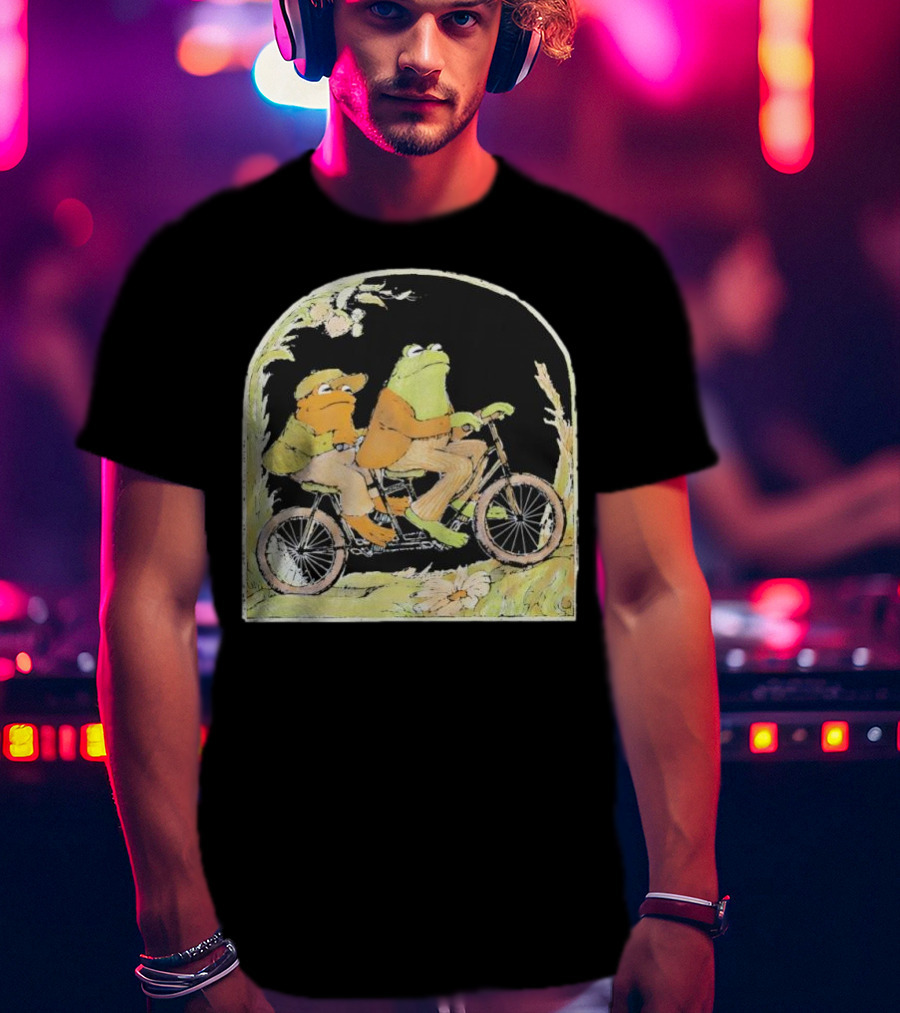 Frog And Toad Riding Vintage Bicycle Halloween Style T-Shirt