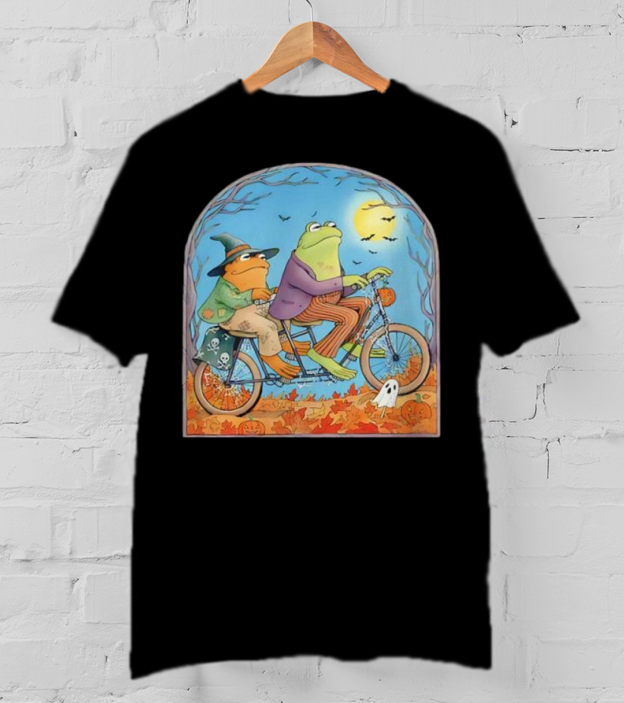 Vintage Frog And Toad Halloween Tandem Bike Moonlit Scene T-Shirt