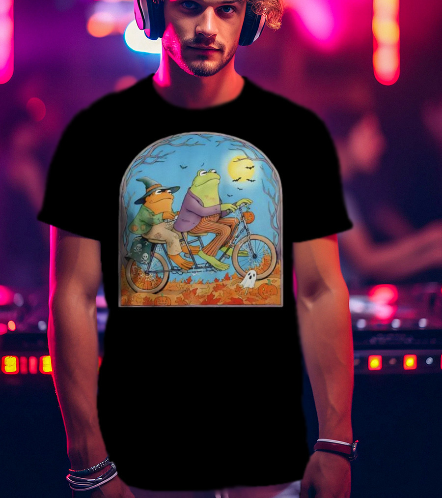 Vintage Frog And Toad Halloween Tandem Bike Moonlit Scene T-Shirt