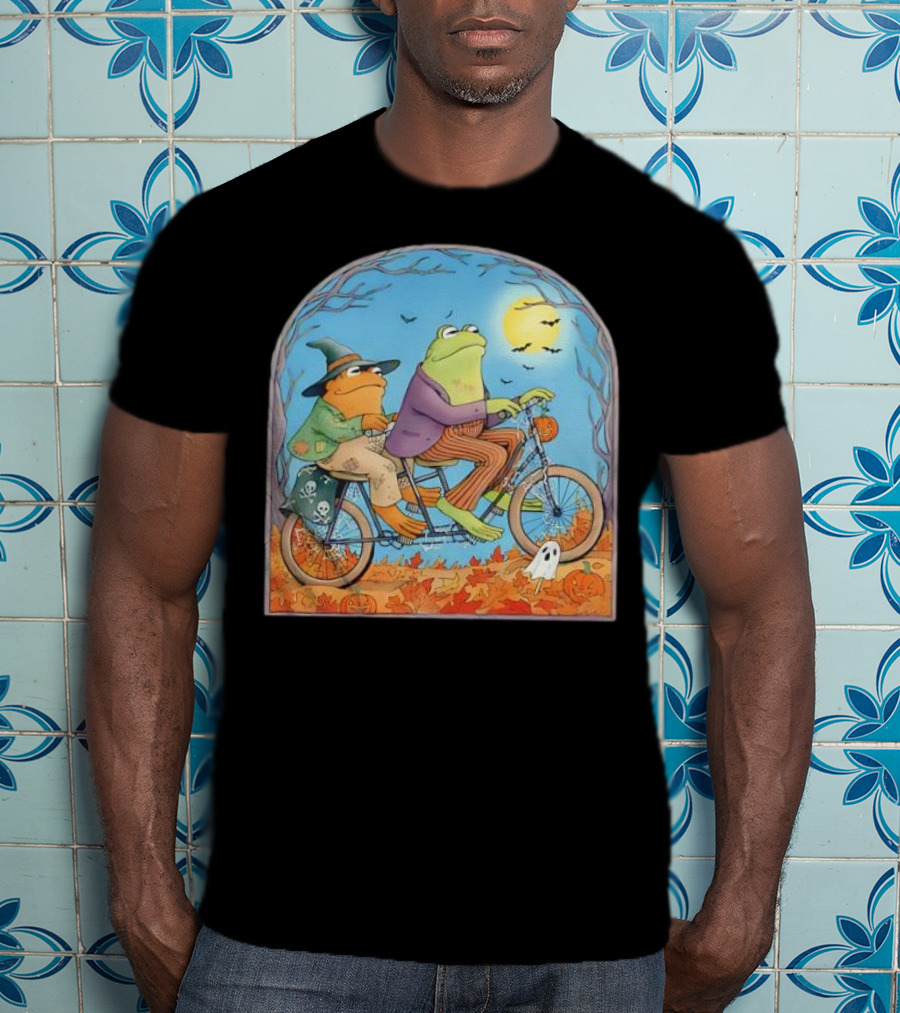 Vintage Frog And Toad Halloween Tandem Bike Moonlit Scene T-Shirt