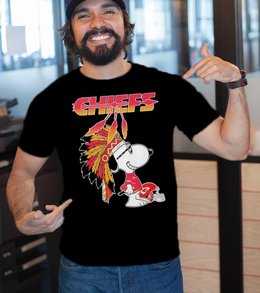 Kansas City Chiefs Snoopy Native American Helmet Charlie Brown NFL Peanuts Crossover T-Shirt