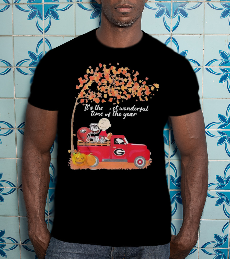 Snoopy Charlie Brown Georgia Bulldogs Red Truck Fall Halloween T-Shirt