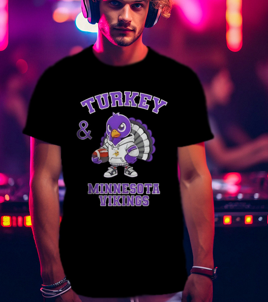 Turkey Holding Football Minnesota Vikings NFL Happy Thanksgiving T-Shirt