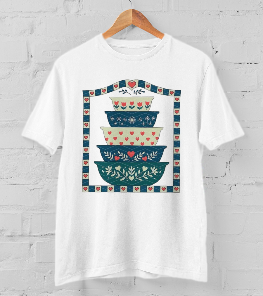 Granny’s Pyrex Stacked Bowls Heart Tulips Classic Vintage Pattern T-Shirt