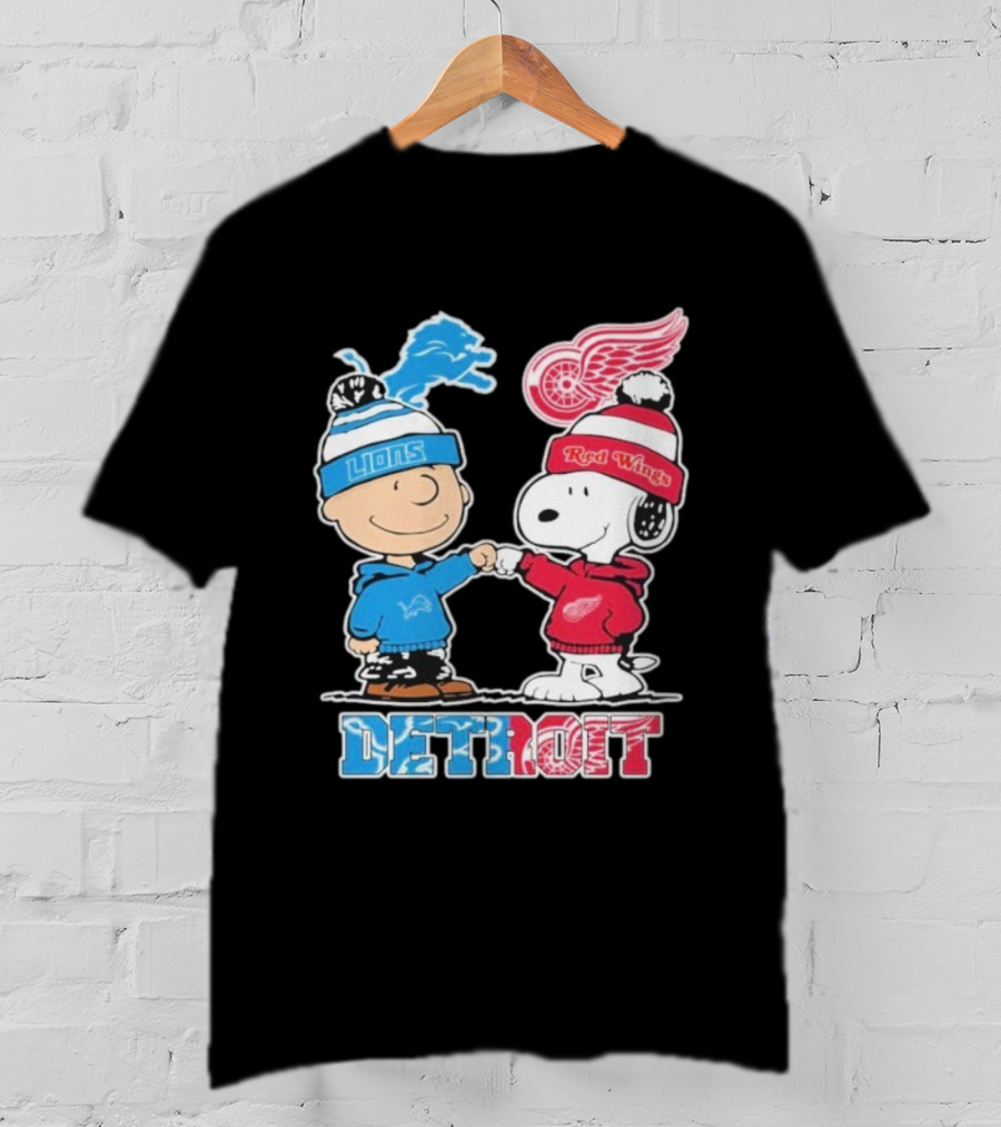 Detroit Snoopy Peanuts Fan Lions Red Wings Christmas T-Shirt