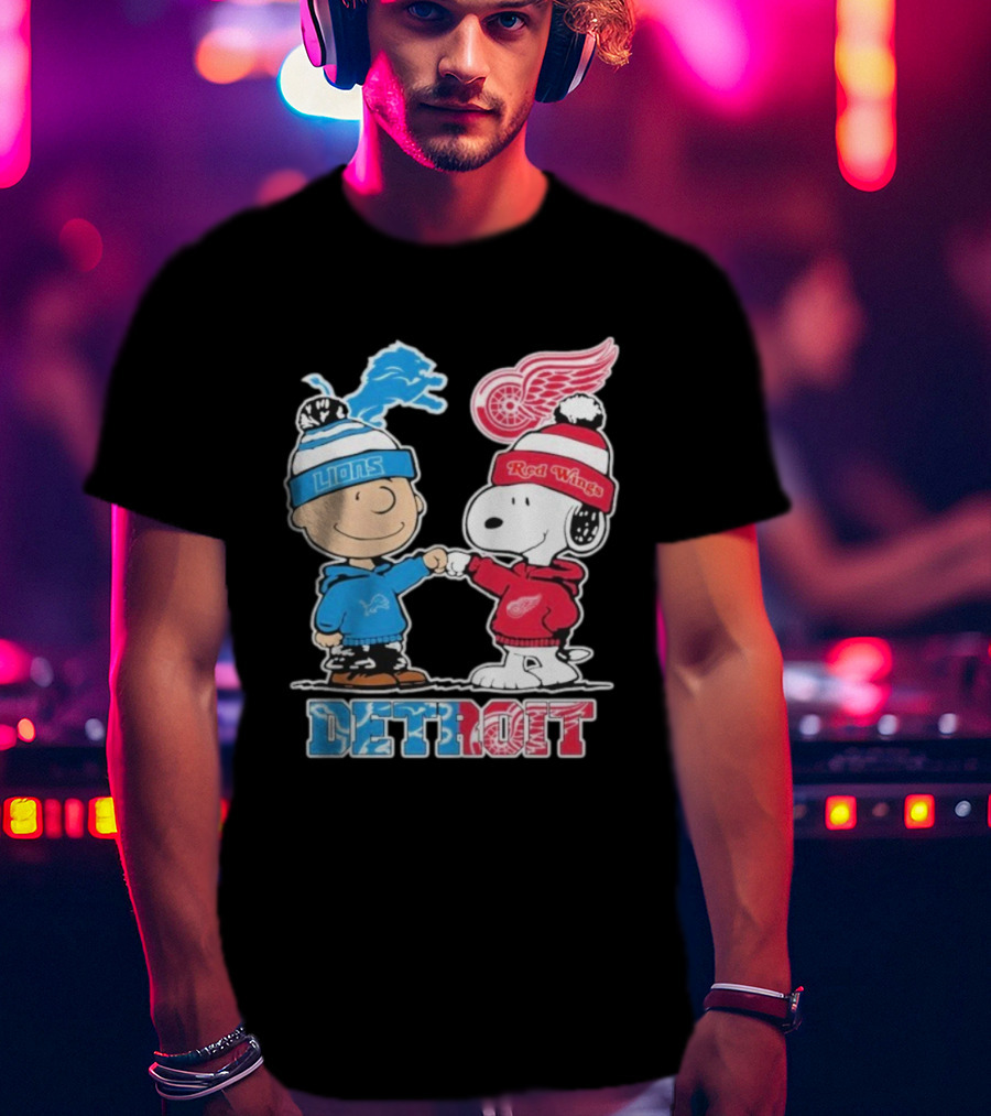 Detroit Snoopy Peanuts Fan Lions Red Wings Christmas T-Shirt