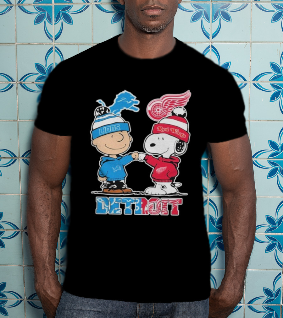 Detroit Snoopy Peanuts Fan Lions Red Wings Christmas T-Shirt