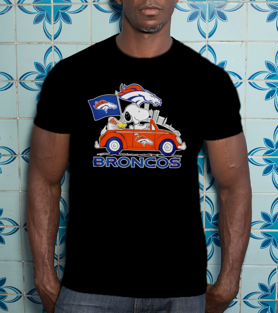 Denver Broncos Snoopy Woodstock Driving Car NFL Peanuts Crossover T-Shirt